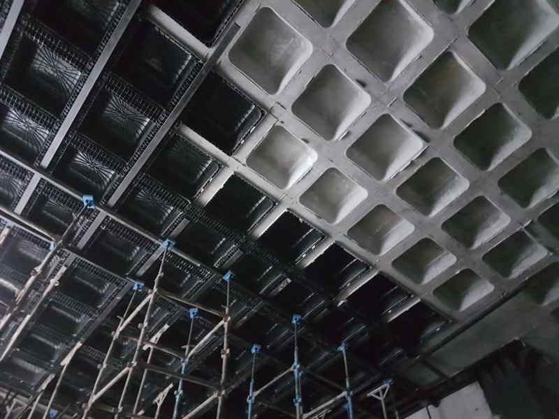 نمای زیرین سقف وافل 90*90 قالب وافل ارتفاع 40 سانتیمتر در قالب وافل 90*90*40 سانتیمتر از نمای زیر سقف وافل